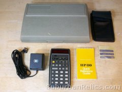 Hewlett Packard HP 80 - SCIENTIFIC CALCULATOR - hard case, AC ad